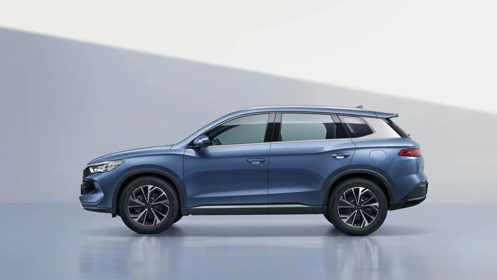 MEET THE BYD SEALION 5