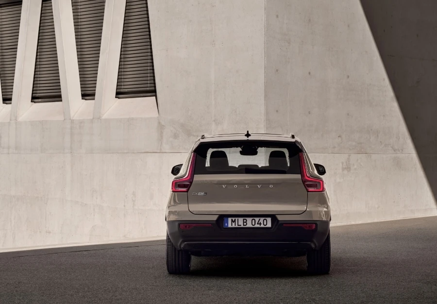 Volvo EX40 Exterior Front Angle